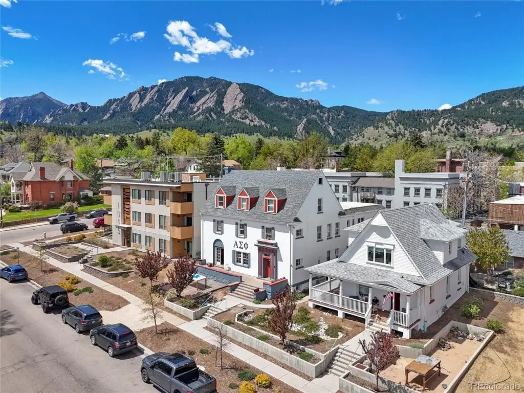 Colorado neighborhood homes
